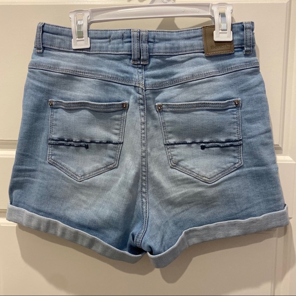 NWOT Bench High Rise Skinny Jean Shorts Light Wash Size 26 - Picture 2 of 4